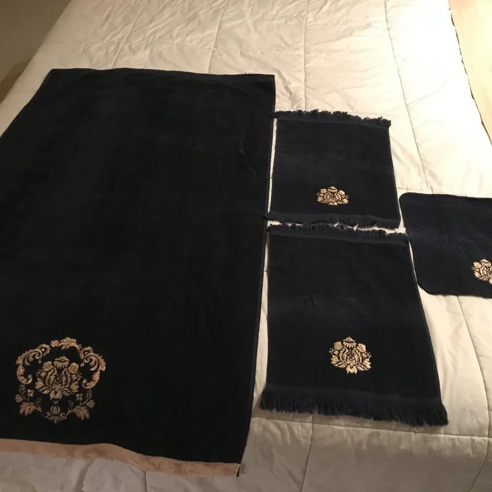 Towels by AVANTI. Avanti look Decorative VINTAGE 1995. NEW Set of 4. - Picture 2 of 5